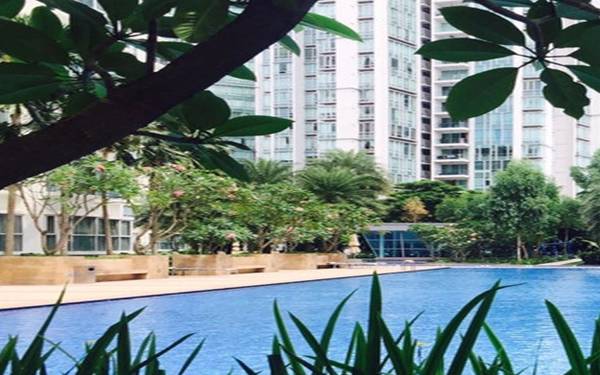 swimming lessons at the esta condo in singapore